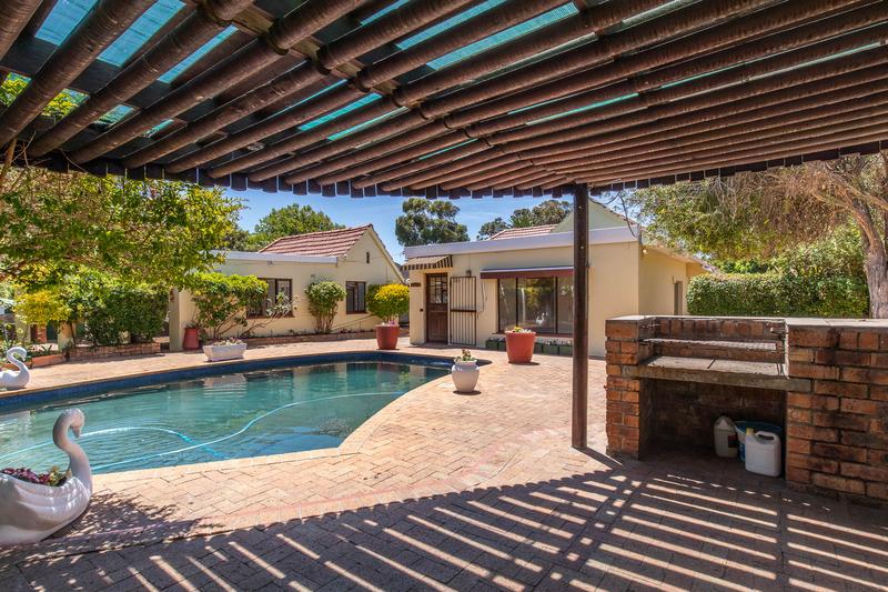 5 Bedroom Property for Sale in Bergvliet Western Cape